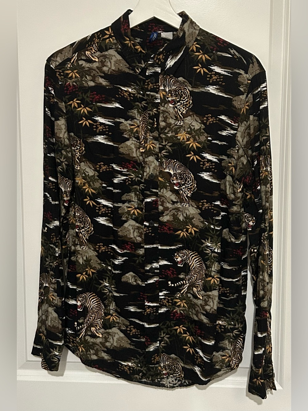 Divided H&M Men’s Tiger Print Button Long Sleeve Shirt Size XS
